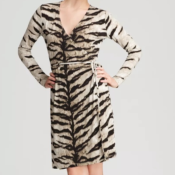 Michael Kors Samburu Tiger Print Wrap Dress - Size M - Picture 7 of 14